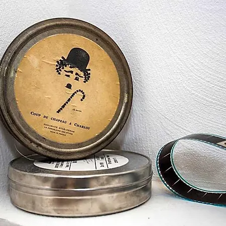 Le Charlot Πανδοχείο